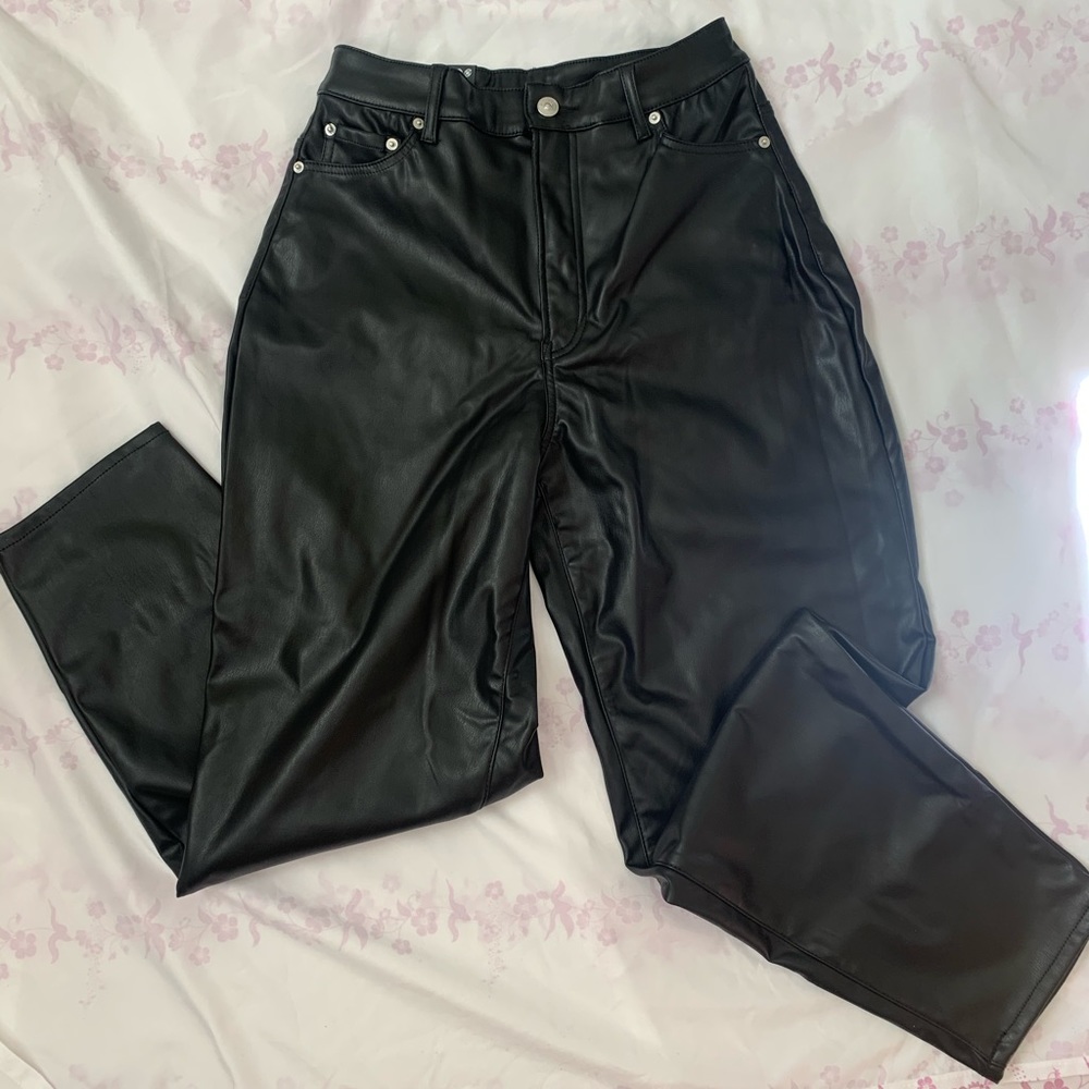 mom jean fit black leather pants !! 🖤